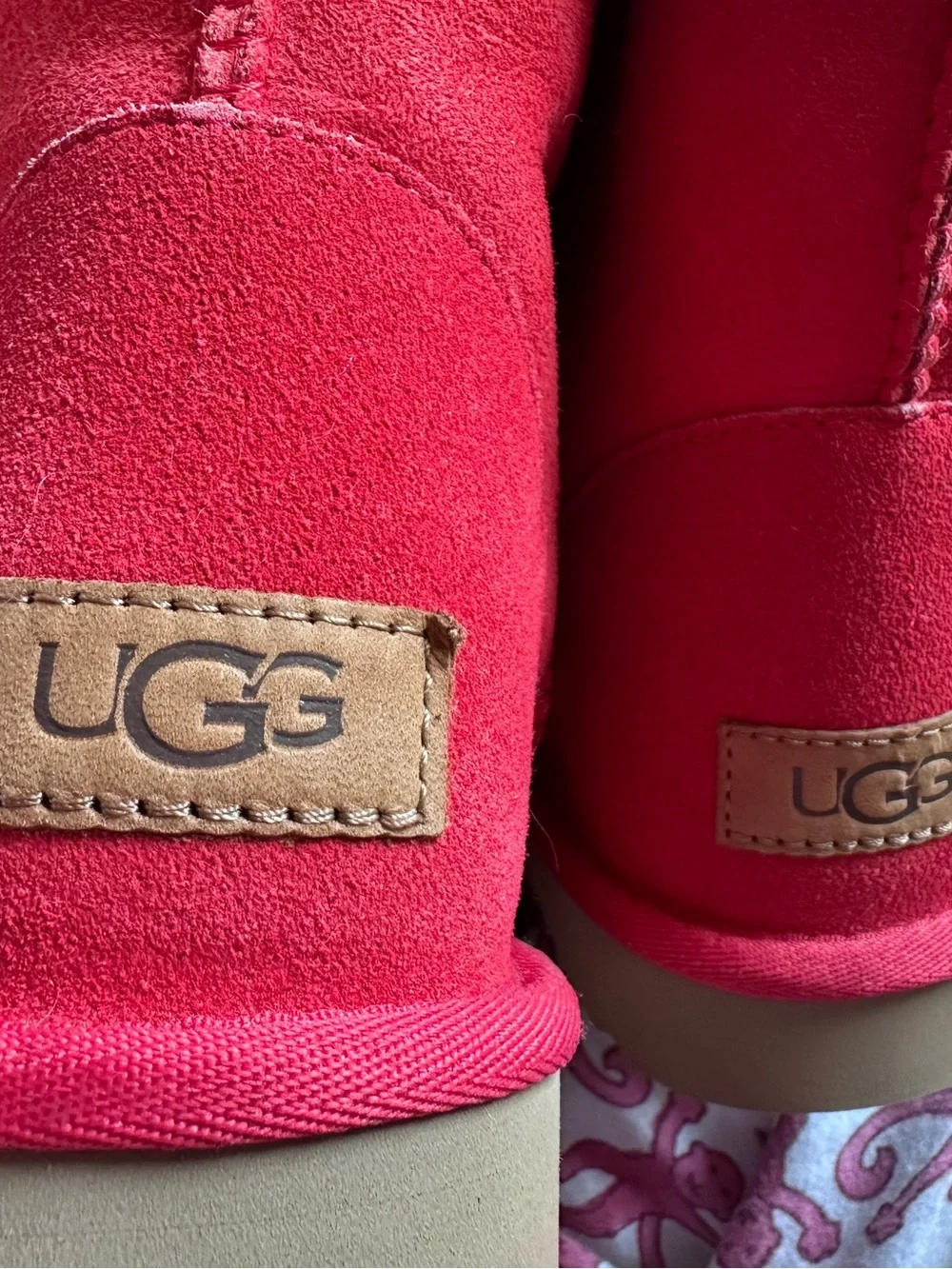 UGG easy pull